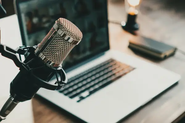 Como Ouvir Podcasts Cristãos Pode Enriquecer sua Vida Espiritual